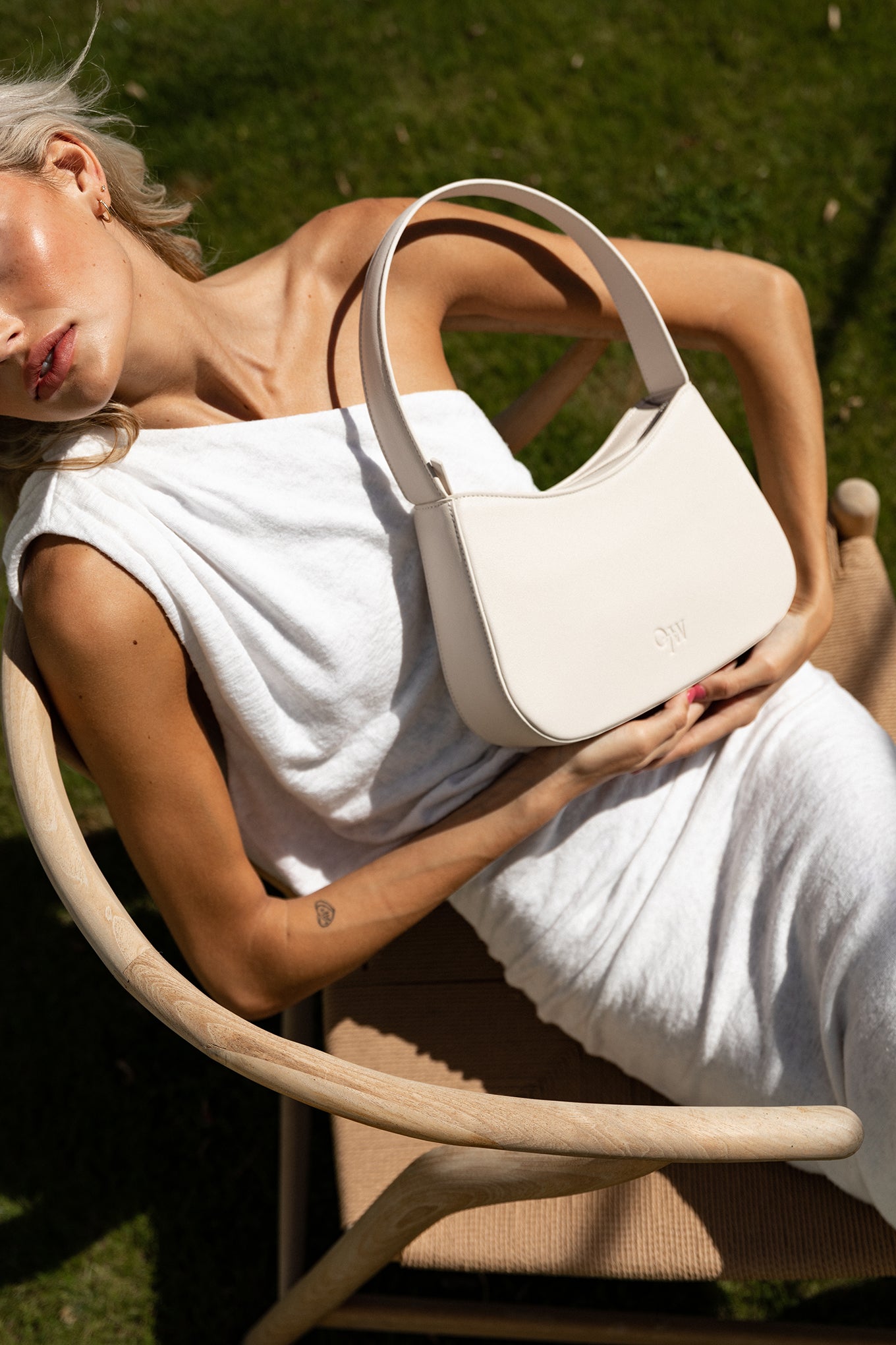 Pearl white bag 2025